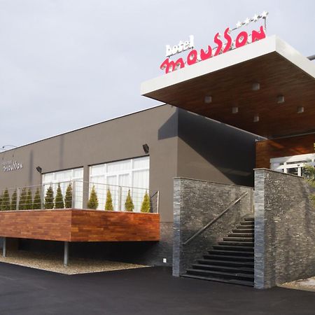 Hotel Mousson Michalovce Exterior foto